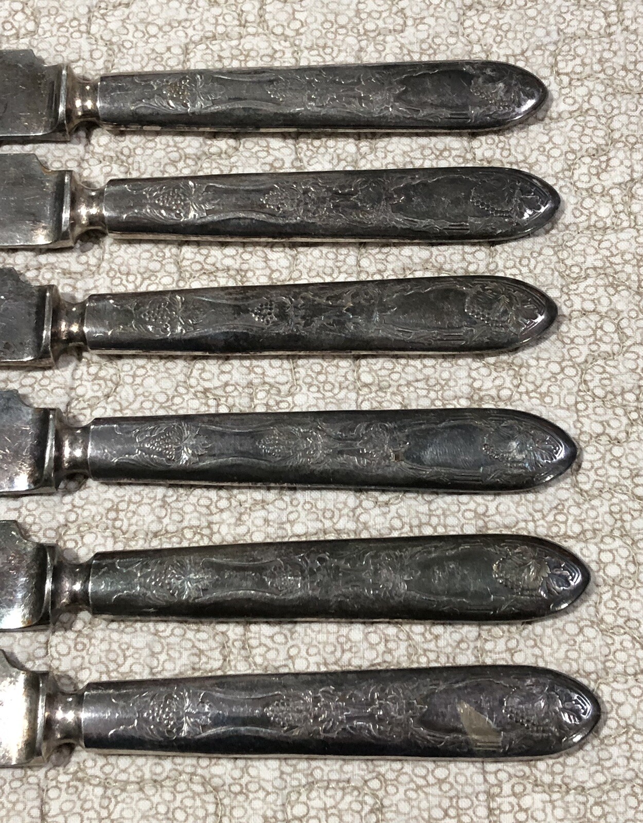 6 Pc LOT Vintage La VIGNE GRAPE Pattern Rogers 1881 Silver Plate TABLE KNIVES