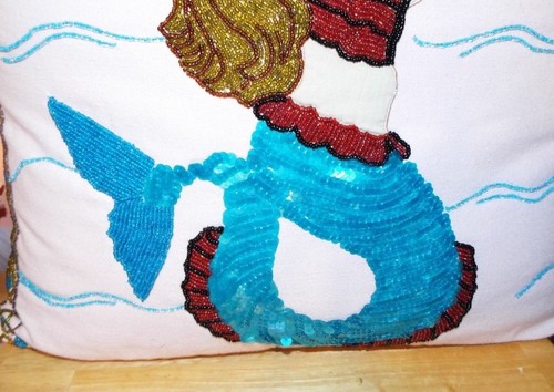 STUNNING HEAVILY BEADED & SEQUIN 17" SQUARE MERMAID PILLOW. RARE FIND! - Picture 4 of 9
