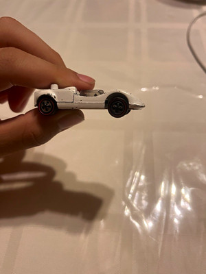 Hot Wheels Chaparral 2G 1:64 Diecast White 1968 Redline USA edition