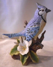 1984 LEFTON Blue Jay #04264 Porcelain Figurine Wooden Tree Stump Flowers 5 3/4”