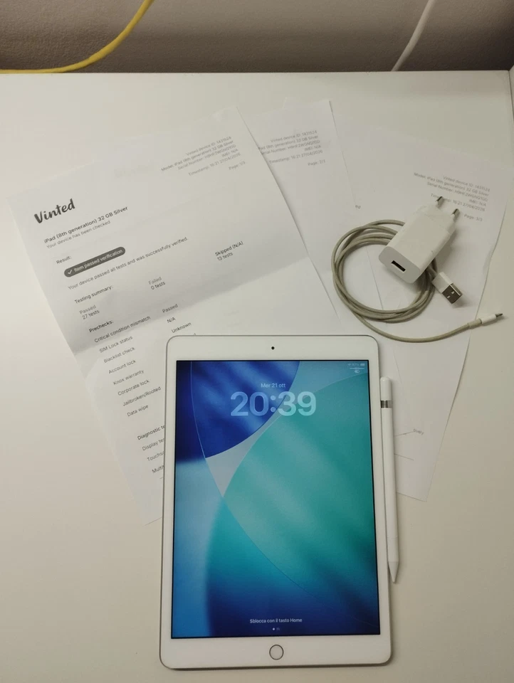 Apple iPad (8th generation) · 32GB · Wi-Fi, foto 2 di 5