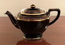 Hall China Co. HOLLYWOOD TEAPOT No. 0110 in Black with Gold,  8 Cup  USA