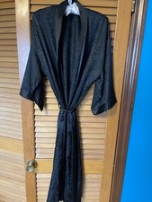 Vtg Lord  Taylor Ladies Black Silky Robe Medium Pockets Loose Fitting Perfect