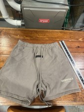 Size Medium NWT FEAR OF GOD ESSENTIALS SHORTS FW22 "DESERT TAUPE" AUTHENTIC