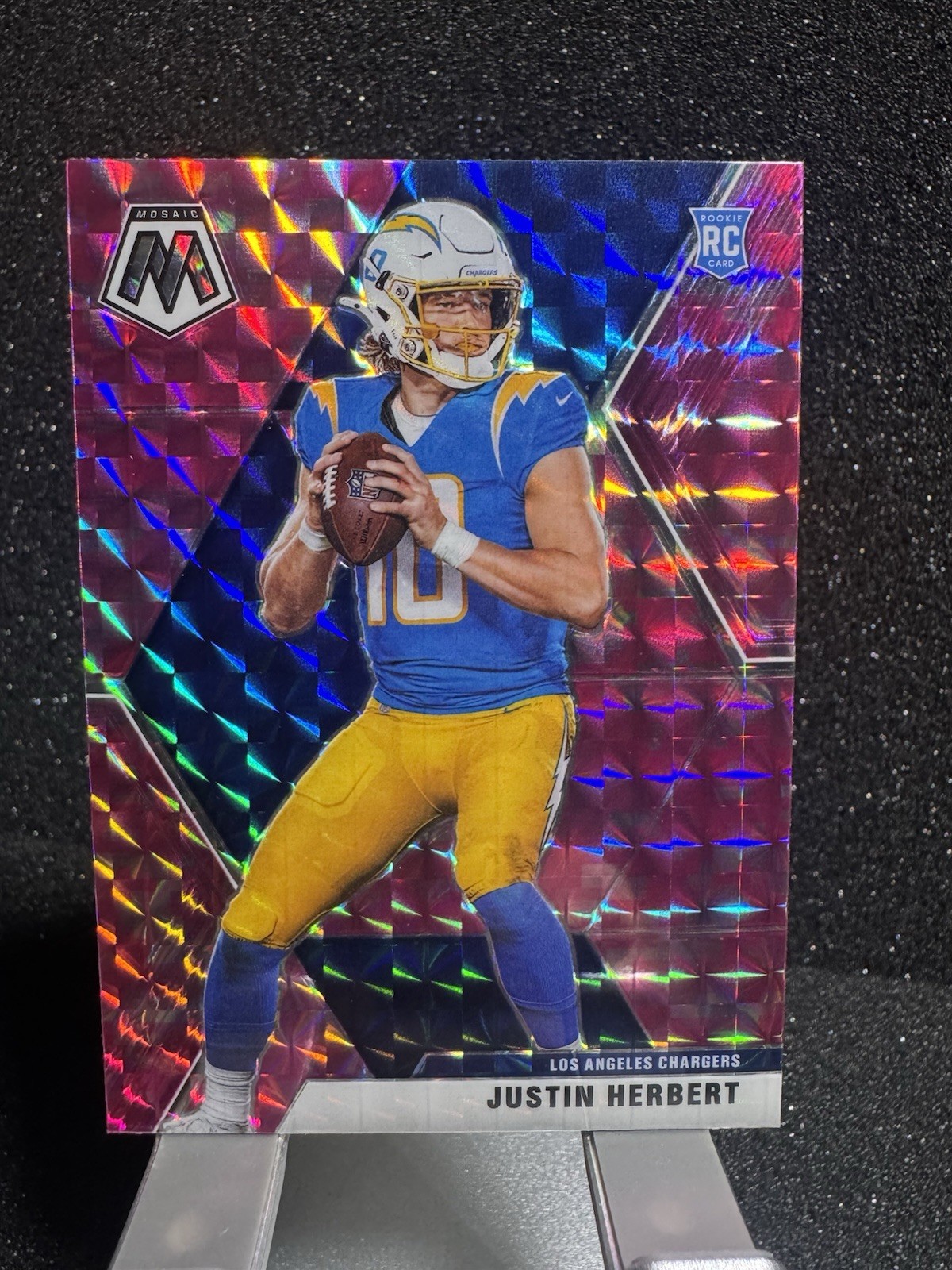 2020 Panini Mosaic - Rookies Justin Herbert #204 Camo Pink Mosaic Prizm (RC)