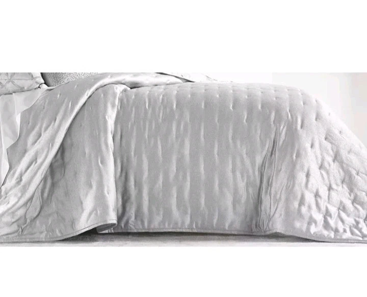 Rare! Hotel Collection "Helix" F/Q Coverlet, New!  - Image 2 of 4