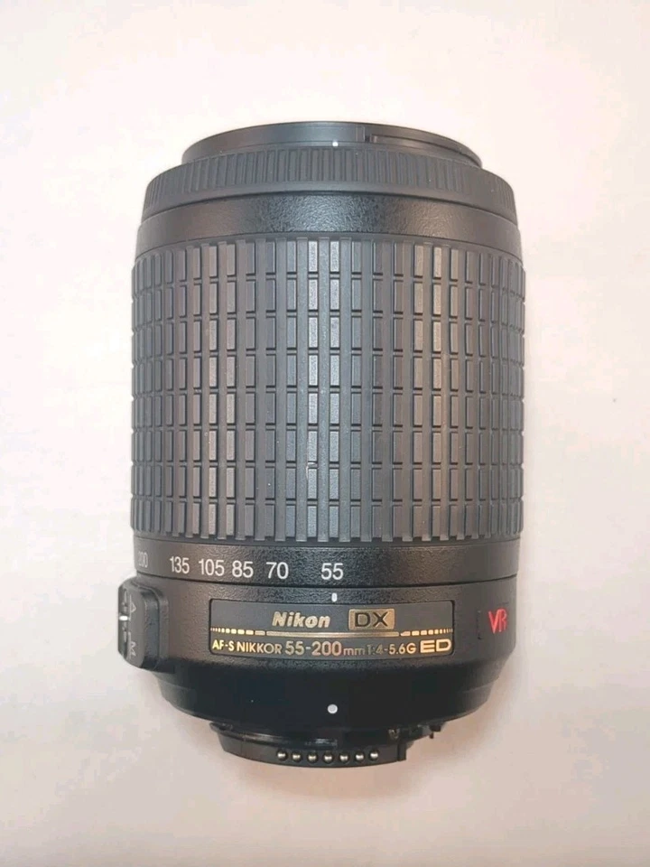 Nikon NIKKOR Zoom AF-S DX VR IF A/M G ED 55-200mm f/4.0-5.6 Lens, Pouch, Manual - Image 2 of 4