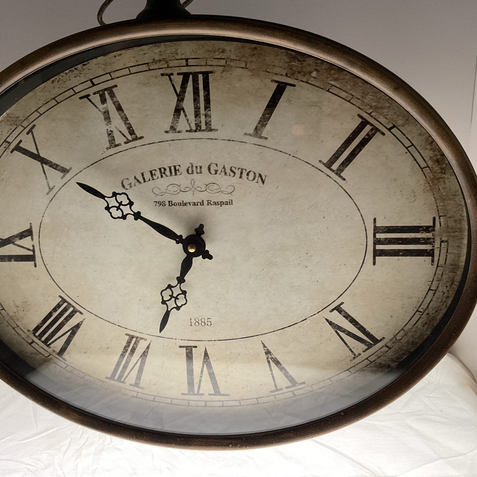 Oval French Wall Clock Vintage Style, Galerie du Gaston Pre-owned Tested Working