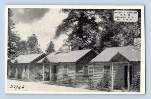 1940'S. HIGHLANDS, NC. MITCHELL'S COTTAGES. POSTCARD DM9