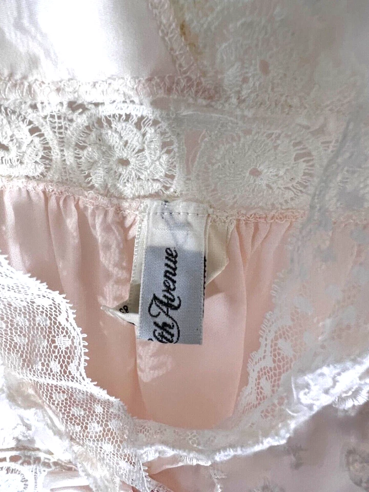 Винтажная ночная рубашка Saks Fifth Avenue размер L розовая вышитая кружевная с цветами - Изображение 3 из 4