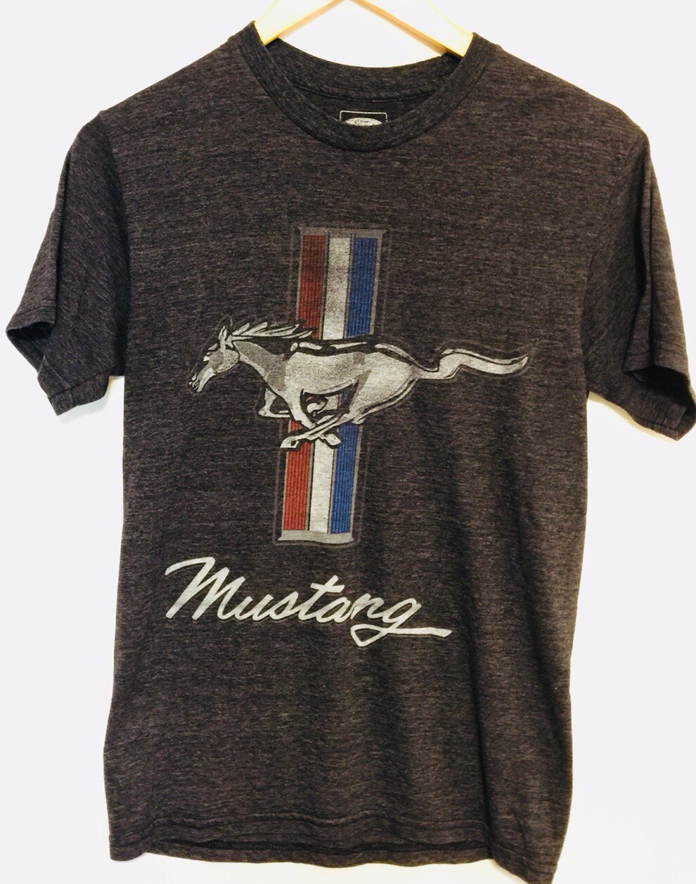 T SHIRT FORD MUSTANG PONY CLASSIC LOGO CON LICENZA TAGLIA S