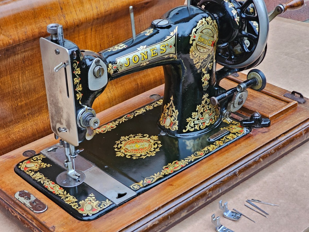 Jones Family C.S hand crank Vintage sewing machine with