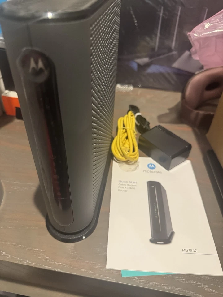 Motorola MG7540-10R (Refurbished) 16x4 686Mbps Cable Modem + AC1600 DOCSIS 3.0 - Image 2 of 4