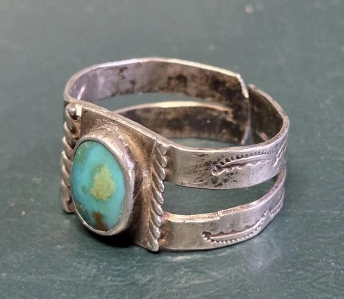 Vintage Native American Silver & Turquoise Stone Ring