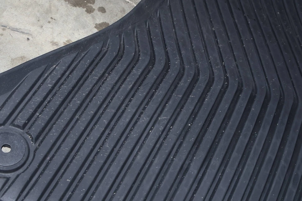 2018 AUDI S5 3,0 л — НАБОР РЕЗИНОВЫХ НАПОЛЬНЫХ КОВРИКОВ 8W7061221B - Изображение 3 из 4