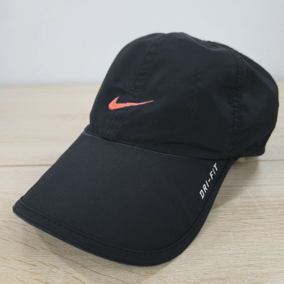 Nike Featherlight Hat In Women display picture 1