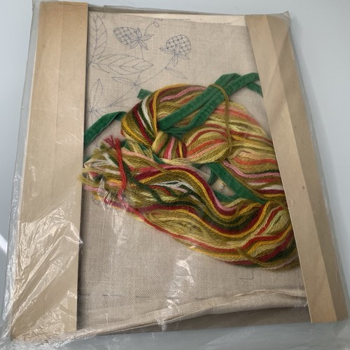 Hiawatha Crewel Embroidery Pillow Kit Strawberry and Leaf Erica Wilson 12x12" - Picture 7 of 8