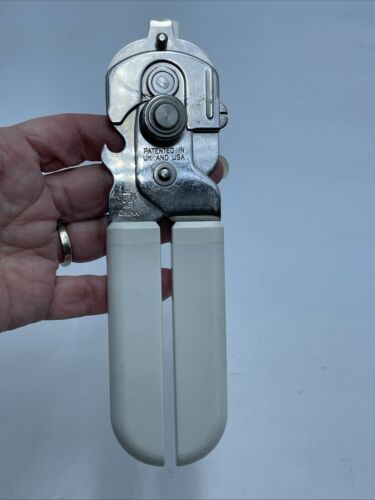 Pampered Chef Smooth Edge Safety Manual Can Opener #2758 White Retired - Picture 3 of 8
