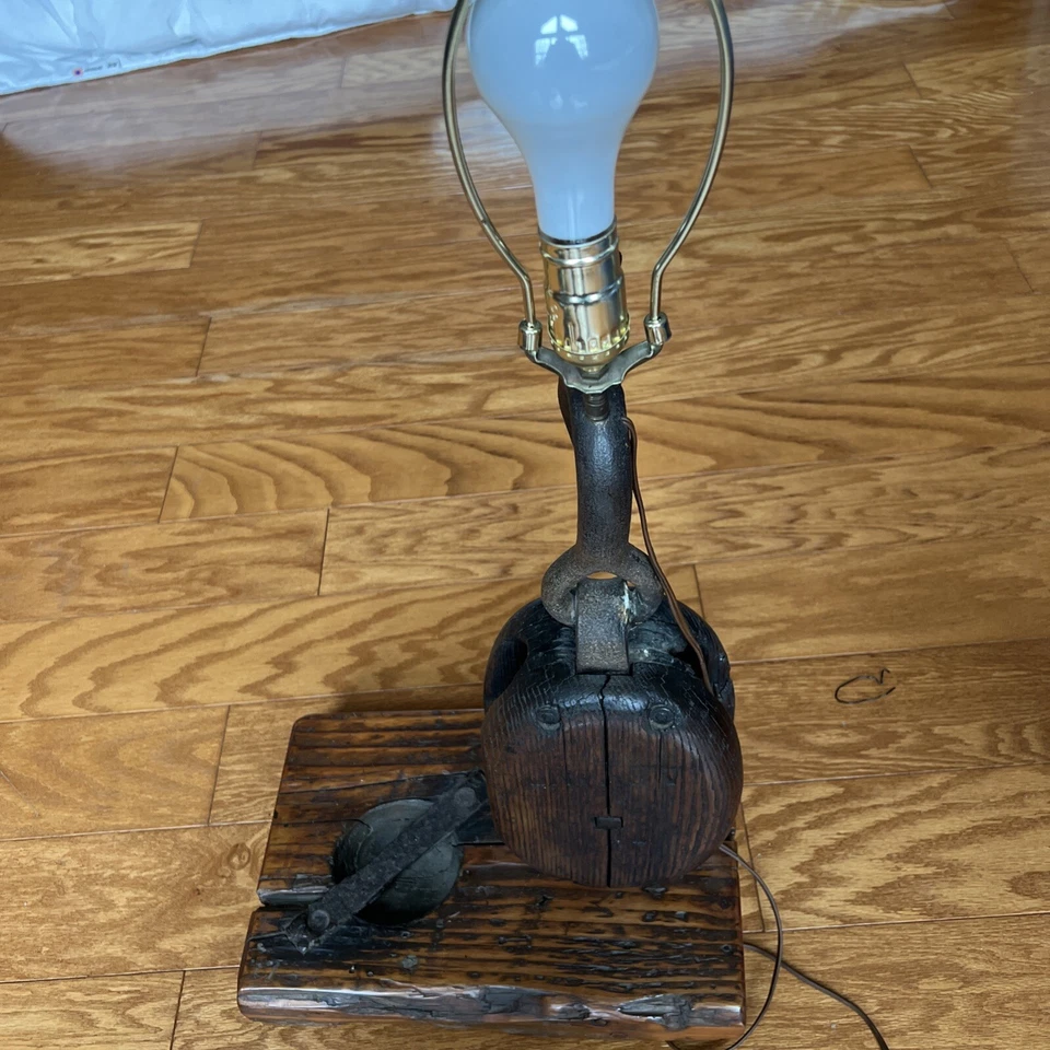 Abajur de mesa náutico industrial bloco de polia de madeira de escotilhas e coisas - Imagem 2 de 4