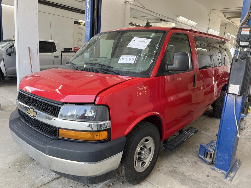 Conjunto de faros derechos usados se adapta a: Chevrolet Express 3500 2020 furgoneta compuesta Ri Foto 2 de 4