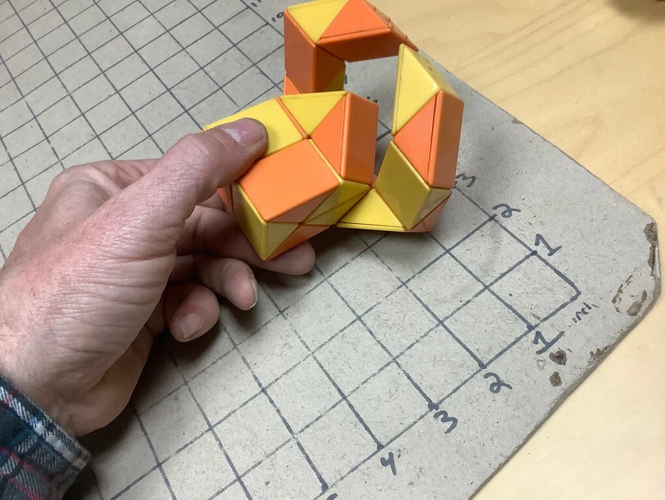 Juguete serpiente Rubik grande, sin marca, naranja y amarillo, genial Foto 3 de 3