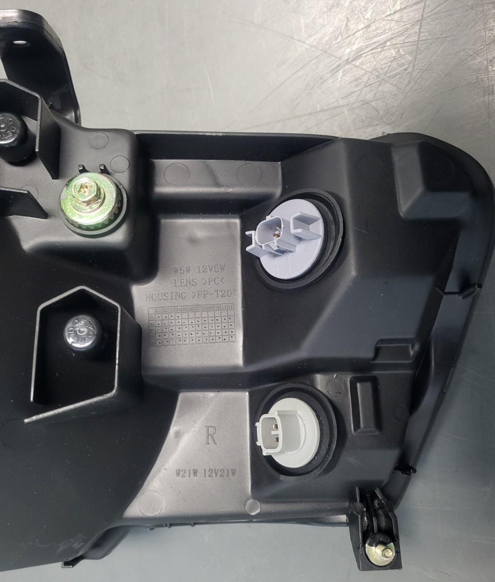 Kowze Headlight Assy for Mitsubishi Pajero Montero V73 V75