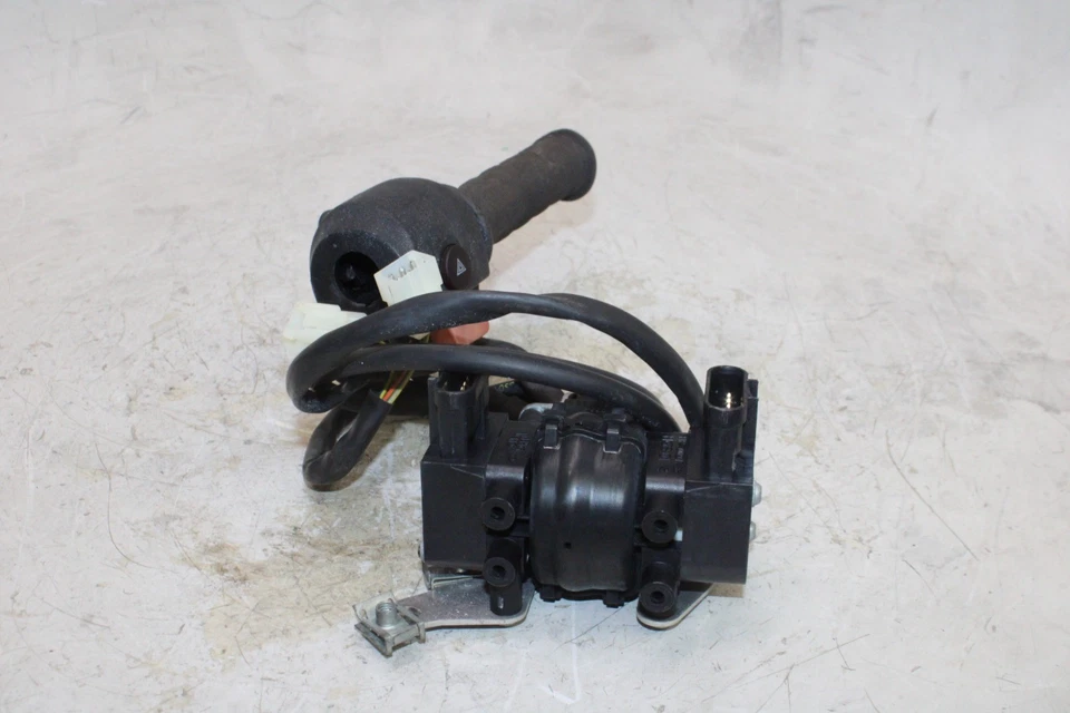 09-16 APRILIA DORSODURO 750 OEM RIGHT SWITCH W THROTTLE POSITION SENSOR - Image 4 of 4