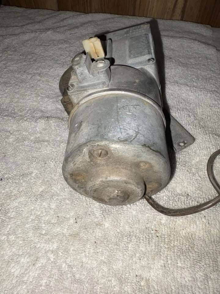 Chevrolet 1955 motor limpiaparabrisas eléctrico Delco 5047787 1955 motor limpiaparabrisas Delco Foto 3 de 4