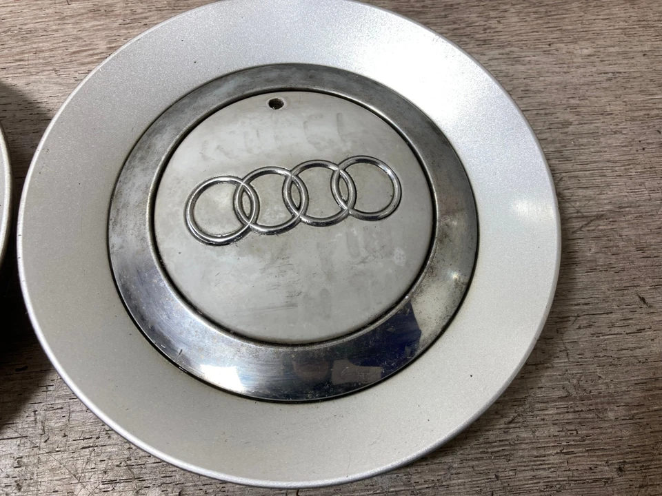 Audi A3 2008 juego de 4 tapas centrales de llantas de aleación 4F0601165 y herramienta de extracción Foto 4 de 4