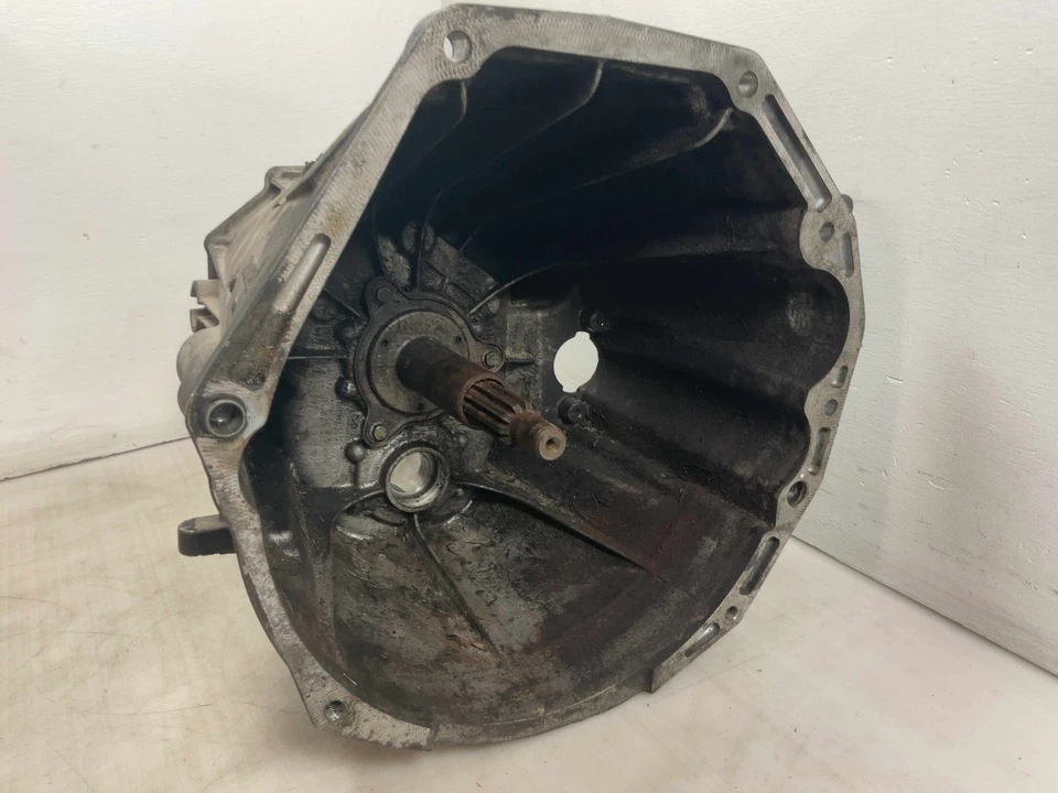 Carcasa de campana de transmisión delantera manual de 6 velocidades Jeep TJ Wrangler 2005-2006 032970 Foto 2 de 4