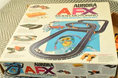Vintage Aurora AFX Pit Row Special Race HO Slot Car Track Set +