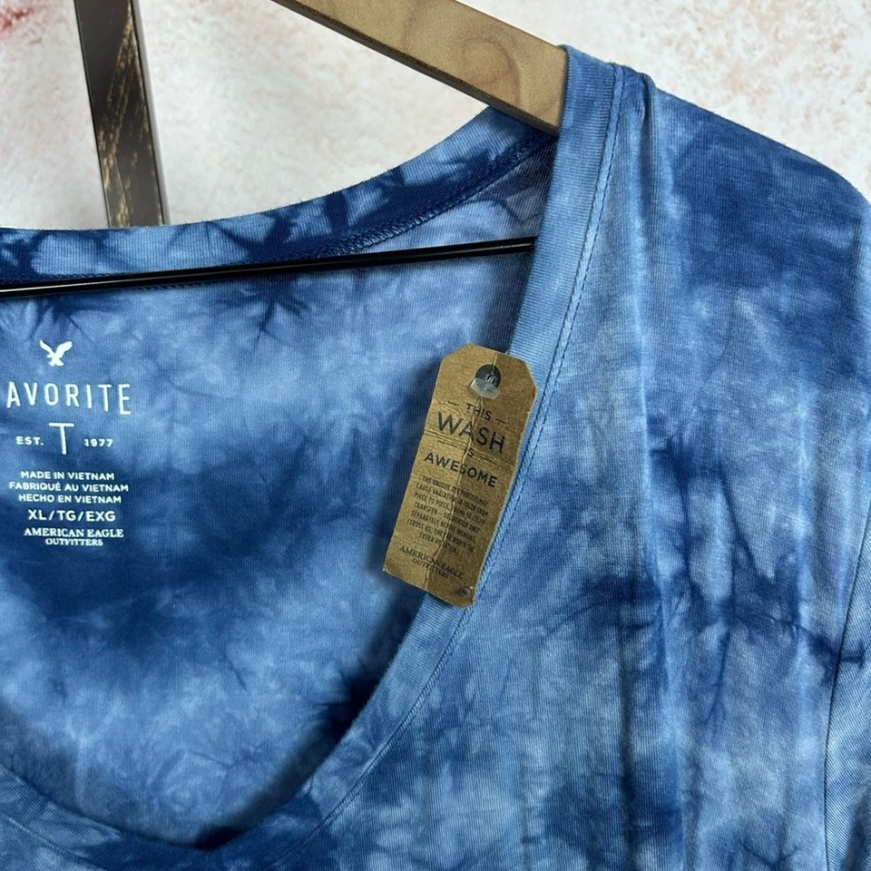 NUEVO CON ETIQUETAS AMERICAN EAGLE tie dye camiseta favorita talla XL boho playa cuello en V camisa azul Foto 3 de 4