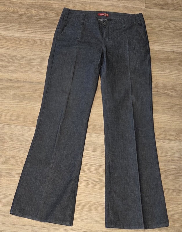 FOREVER 21 Womens Jeans Flared Leg 4 Slit Pockets Size 7 Gently Worn