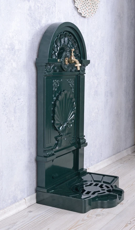 Historischer Standbrunnen Brunnen grün mit Wasserhahn Zierbrunnen Gartenbrunnen - Bild 3 von 4