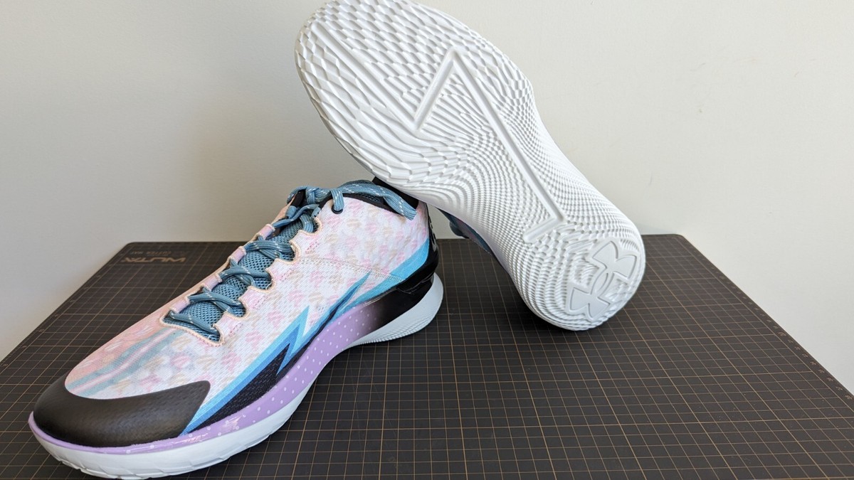 Size 13.5 - Under Armour Unisex Curry 1 Low FloTro 