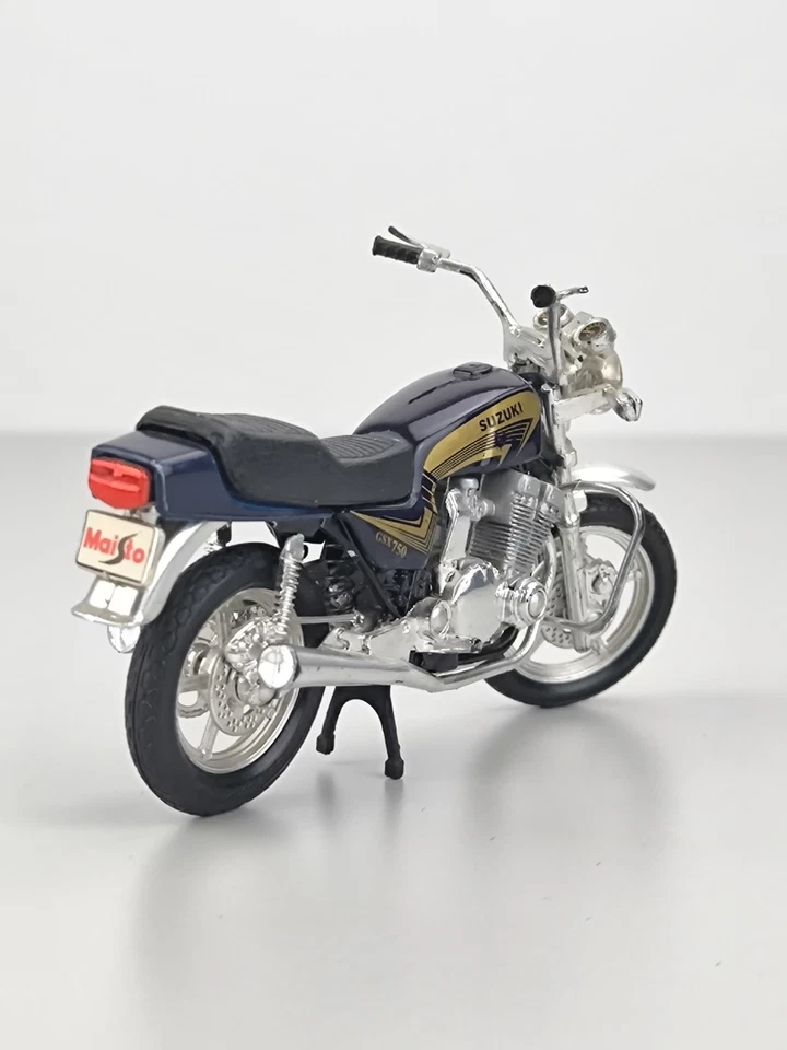 Maisto Suzuki GSX 750 1:18 Motorrad Modell - Blau/Gold - Top Zustand - Bild 4 von 4