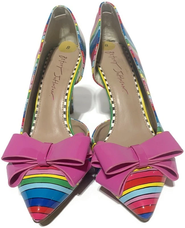 Zapatos de tacón de aguja a rayas arco iris con relé Betsey Johnson talla 8 con lazo rosa Foto 4 de 4
