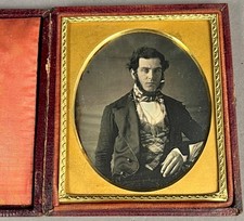 1/6 PLATE DAGUERREOTYPE OF YOUNG GENT, NICE LIGHTING + CONTRAST, NO WIPE MARKS