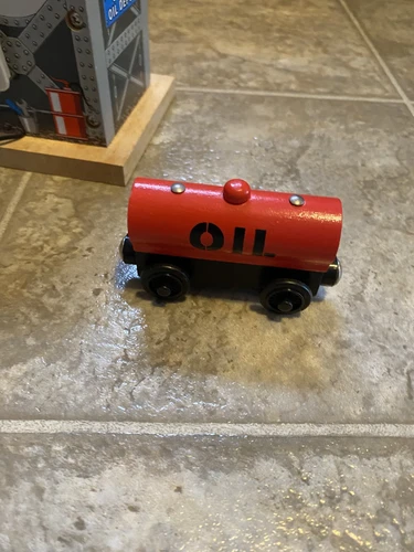 Q270 Thomas & Friends SODOR OIL DEPOT w/ Red Tanker Train Car Wooden Railway - Picture 10 of 10