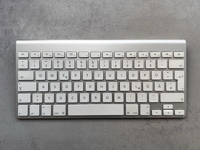 Apple Wireless Keyboard A1314 - QWERTZ, Deutsch, Silber/Weiß
