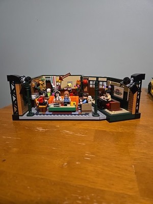LEGO Ideas Friends Central Perk 21319 with mini figures. No Box No Manual