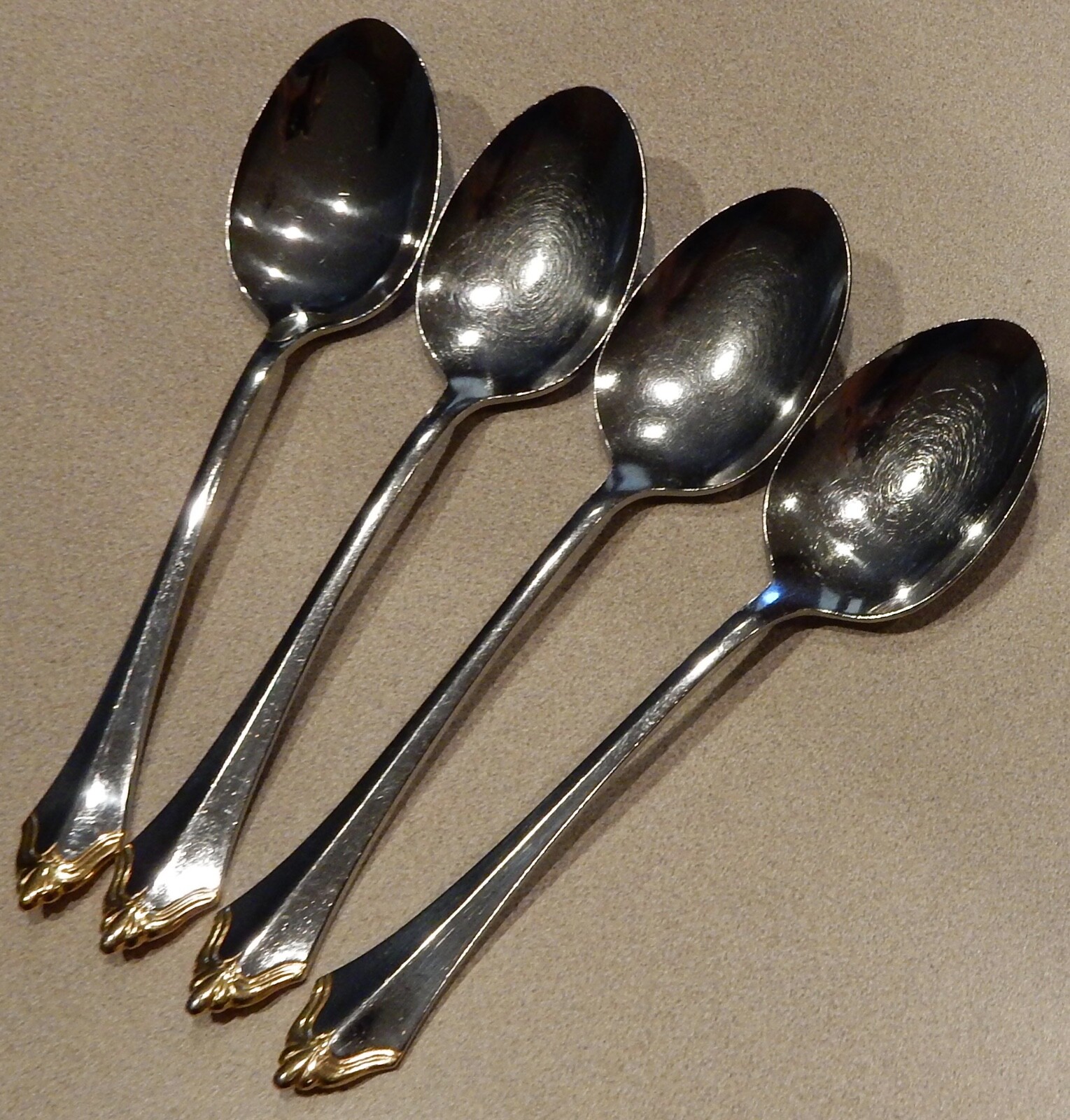 4 Community by Oneida GOLDEN KENWOOD Stainless Flatware Place Table