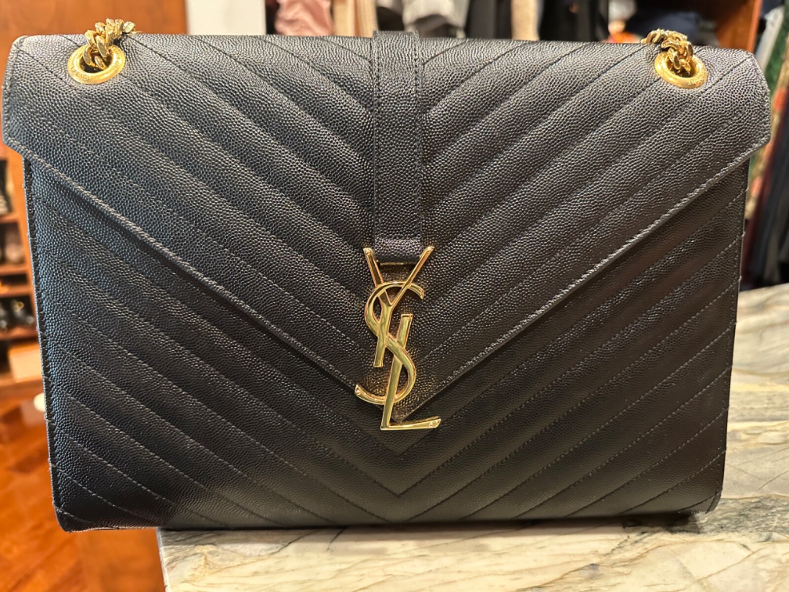 SAINT LAURENT Borsa a tracolla YSL Grain De Poudre Matelasse Chevron grande monogramma nera