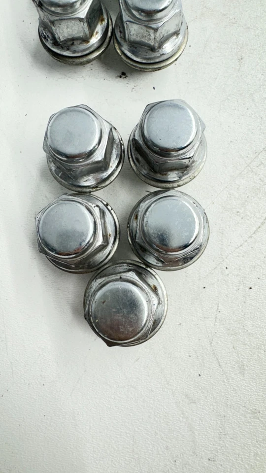 Toyota Prius Prime 2017 buje de perno de rueda + tuerca de tuerca 20 piezas OEM Foto 3 de 4