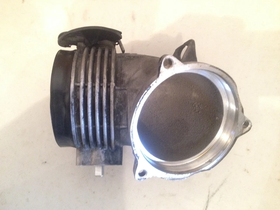 BMW 740iL e38 1997-2001 ~ codo de carrocería del acelerador 17021220 ~ pieza OEM Foto 3 de 3