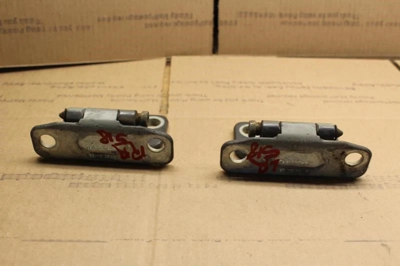 2003 2004 2005 2006 VOLVO XC90 TRUNK LID HINGES BRACKETS 30634334/35 - Image 2 of 4