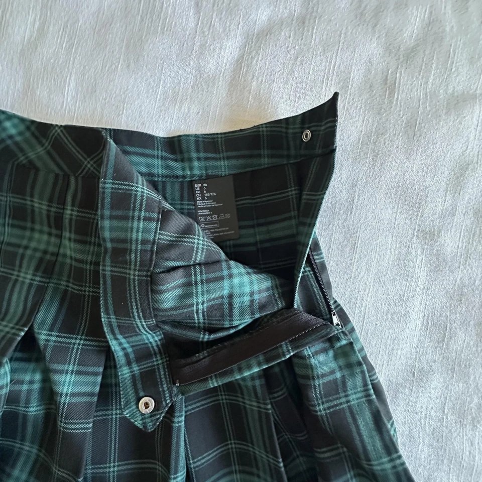 H&M Falda Mujer 6 Verde Negro Plisada a Cuadros Mini Línea A Escolar Cremallera Lateral Foto 3 de 4