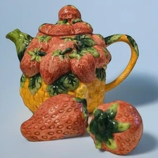 Vintage STRAWBERRY BASKET Ceramic TEAPOT w/ Salt & Pepper Shakers - Cottagecore