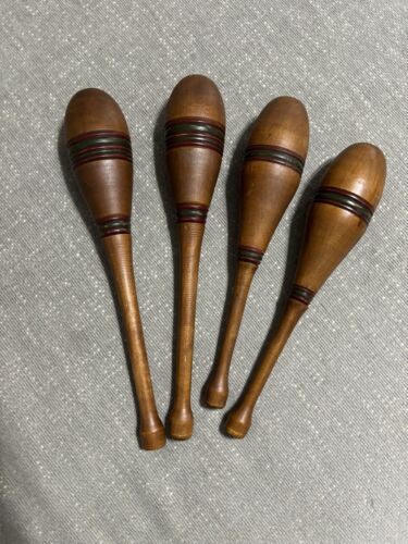 Two Pair Of Vintage Wood Juggling Pins Clubs - 4 Pins - Picture 1 of 6