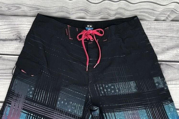 OAKLEY PAISLEY PRINT BOARD SHORTS  Men's Size 30 BLACK / PINK / BLUE - Image 3 of 4